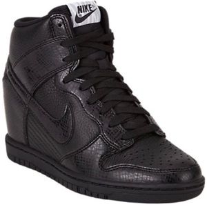 Woman NIKE Dunk Sky high